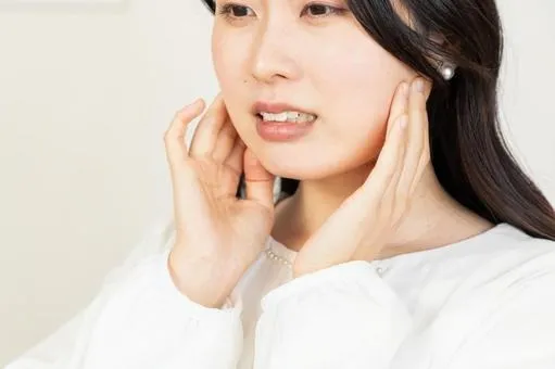 顎の痛み・食いしばりは頸椎のサイン｜歯科では治らない顎関節症と体の歪みの連鎖