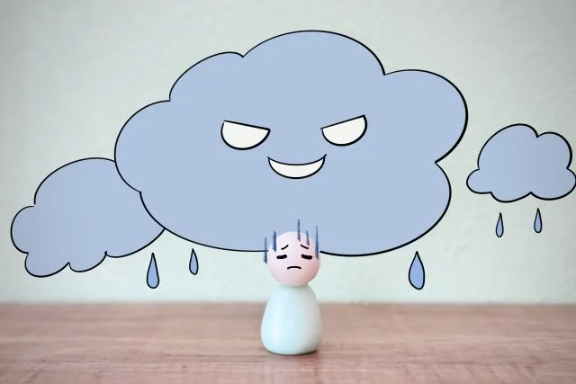 「気象病・低気圧頭痛」はなぜ起こる？関節の痛みとだるさを整体師が本気解説