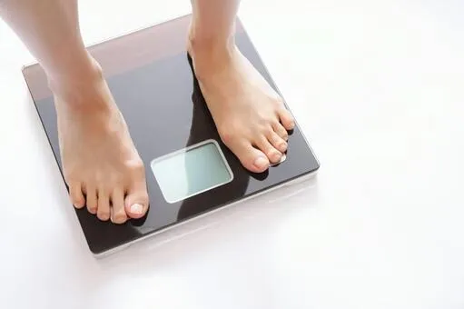 「食事を減らしているのに、なぜか太っていく」 「運動しているのに、お腹周りだけ全然変わらない」 それ、意志の問題でも、歳のせいでもありません。 〜上尾市のベテラン整体師が教える、エストロゲン低下・内臓脂肪・骨格の歪みが重なる「更年期太り」の本当の原因と整体からのアプローチ〜