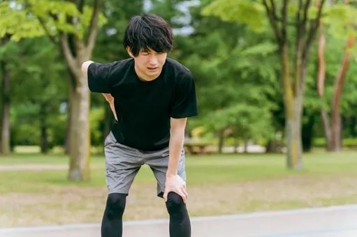 「夏のスポーツで30代・40代・50代が『やってしまう』前に知っておくべきこと」 久しぶりのゴルフ・テニス・マラソン・水泳——「準備不足のカラダ」が起こす熱中症・肉離れ・ぎっくり腰の正体。 〜上尾市のベテラン整体師が教える、夏のスポーツで怪我をしないための「骨格の土台づくり」と整体からのアプローチ〜