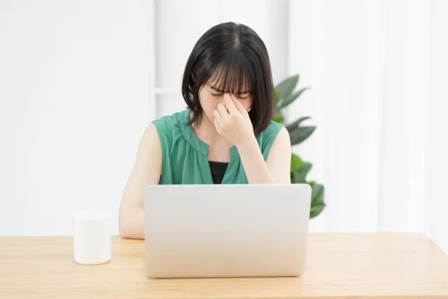 「目が疲れると肩こりが悪化する」は医学的に正しかった