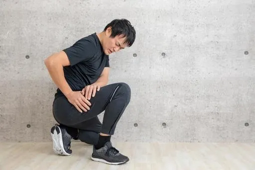 その腰痛・膝痛、「股関節の硬さ」が原因かもしれません 〜上尾市のベテラン整体師が教える、歩きにくい・あぐらがつらい股関節の硬さ・詰まりに「骨盤・股関節・全身バランス」から向き合う整体からのアプローチ〜